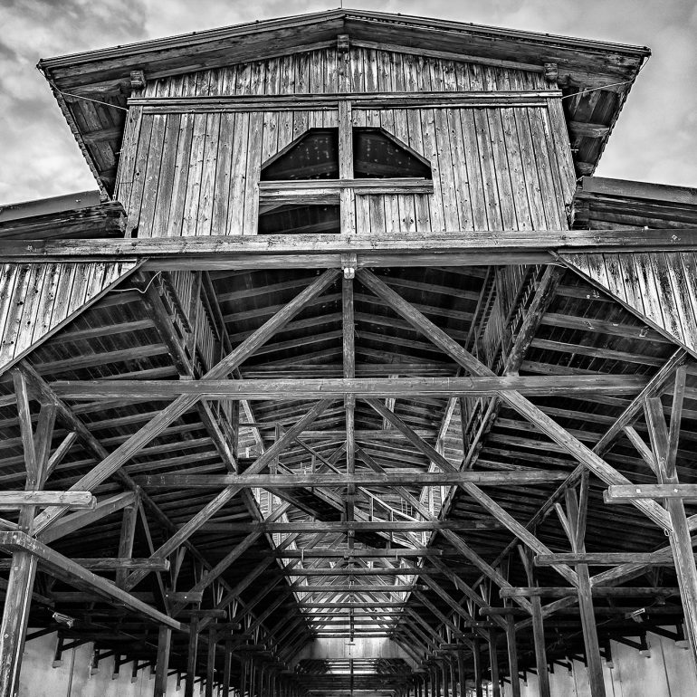 Holzdach einer Halle