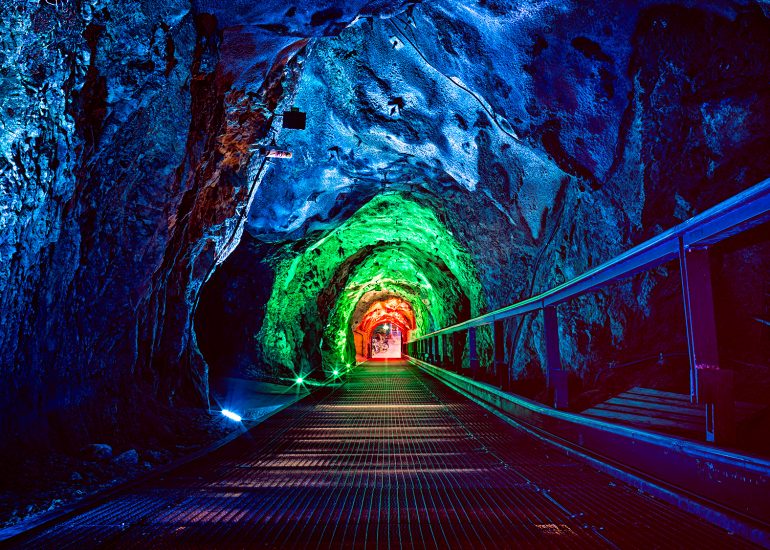 Illusion - Lichtkunst im Schloßbergstollen in Graz