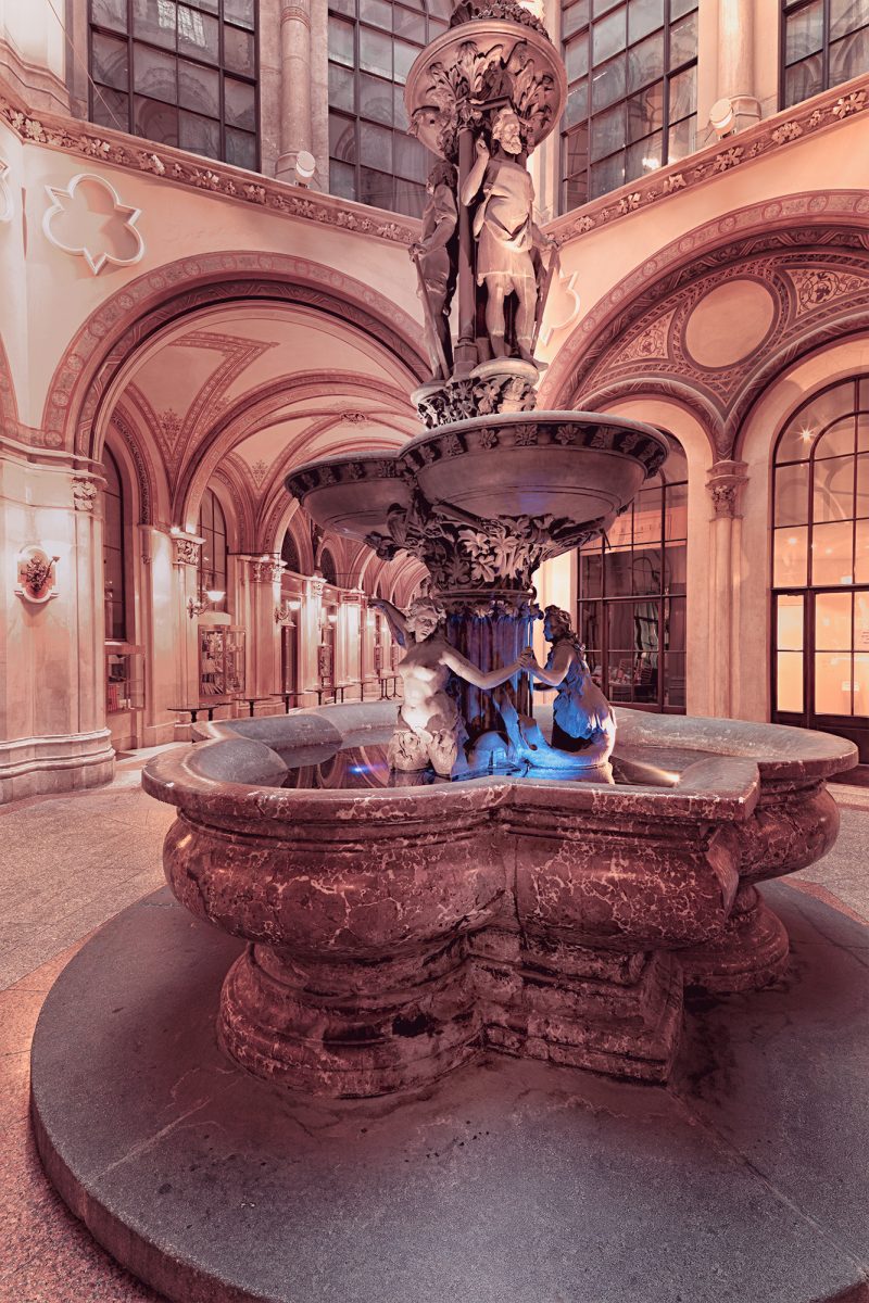 Palais Ferstel Passage in Wien - Donaunixenbrunnen